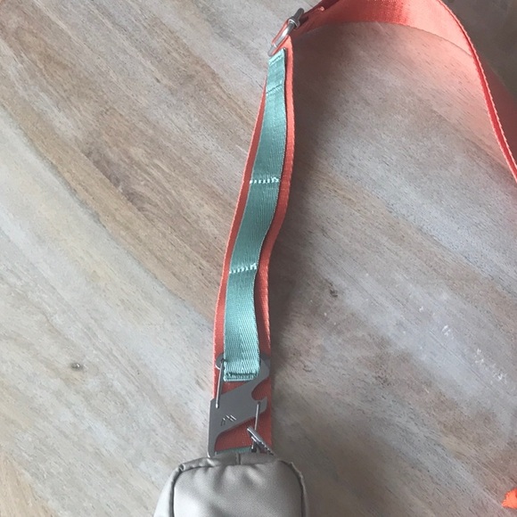 Free People Movement Mission Doughnut Bag 3.5L - Picture 4 of 13